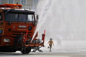 Третий день жары. Посмотрите, как петербуржцы спасаются от зноя этим летом