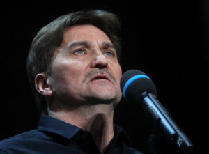 «Говорить то, о чем молчит обычный человек». Как Юрий Бутусов изменил петербургский театр — и его зрителей