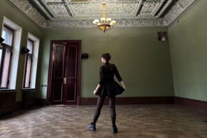 Старый фонд от витражей до писсуара. Поговорили с авторкой проекта по реставрации дореволюционных квартир