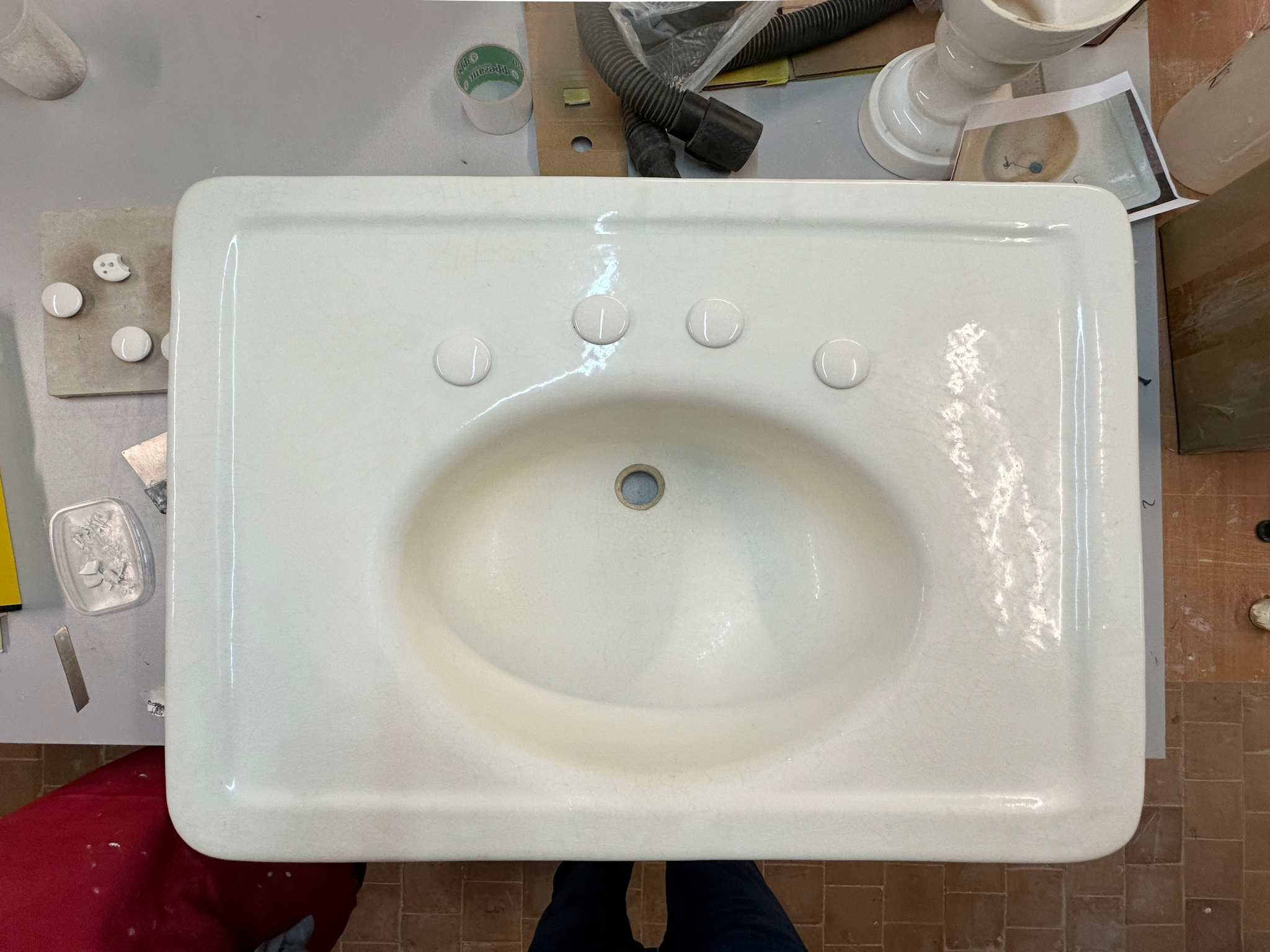 Раковина в процессе реставрации. Фото предоставлено Нелли Де
