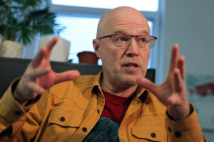 «Тема, которая меня волновала всю жизнь, — вечное одиночество человека». Интервью Константина Бронзита — о холоде Петербурга и третьей номинации на «Оскар»